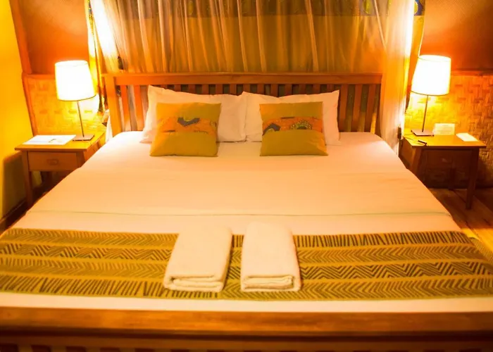 Queen Elizabeth Bush Lodge By Nature Lodges Ltd
