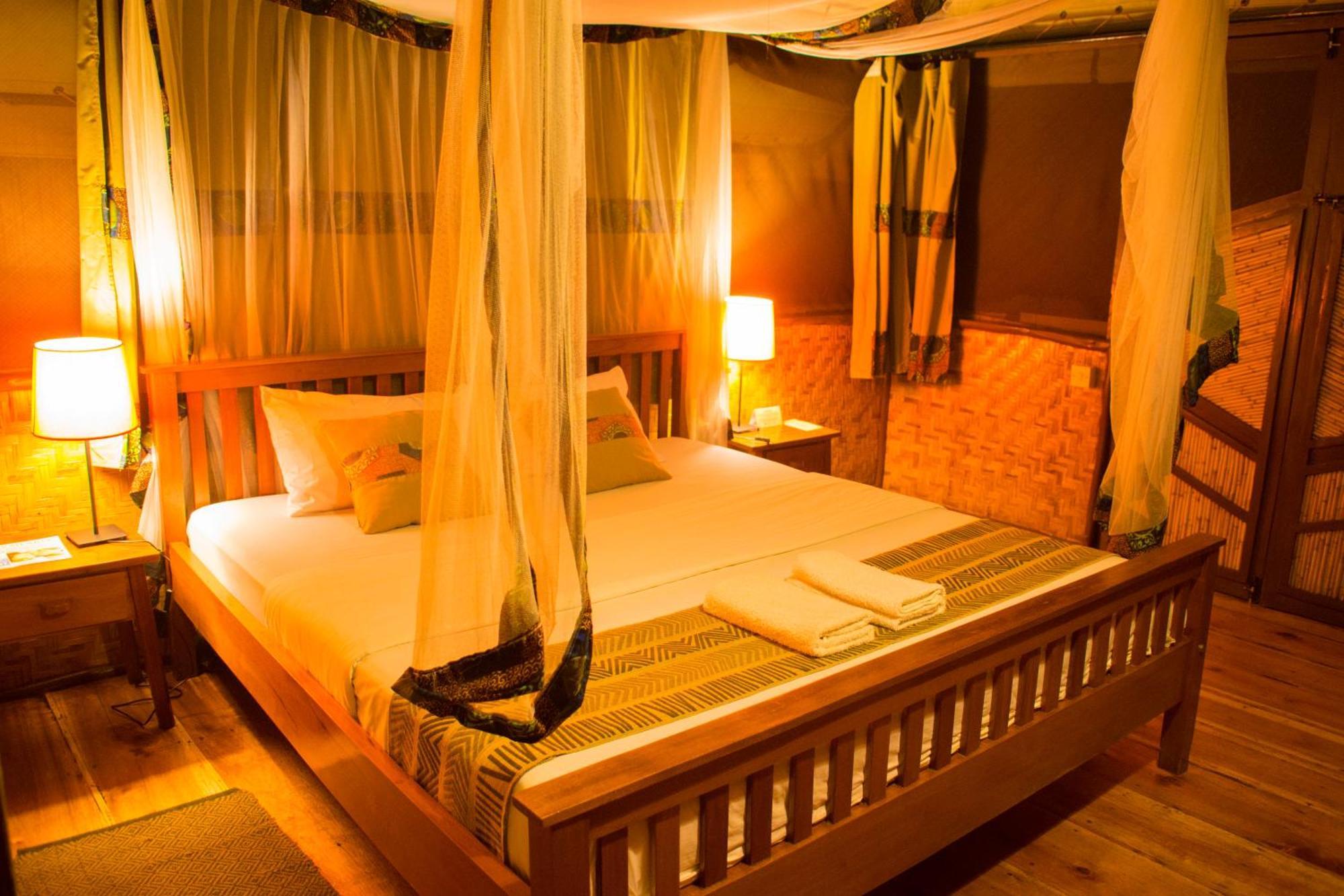Queen Elizabeth Bush By Nature Ltd Lodge