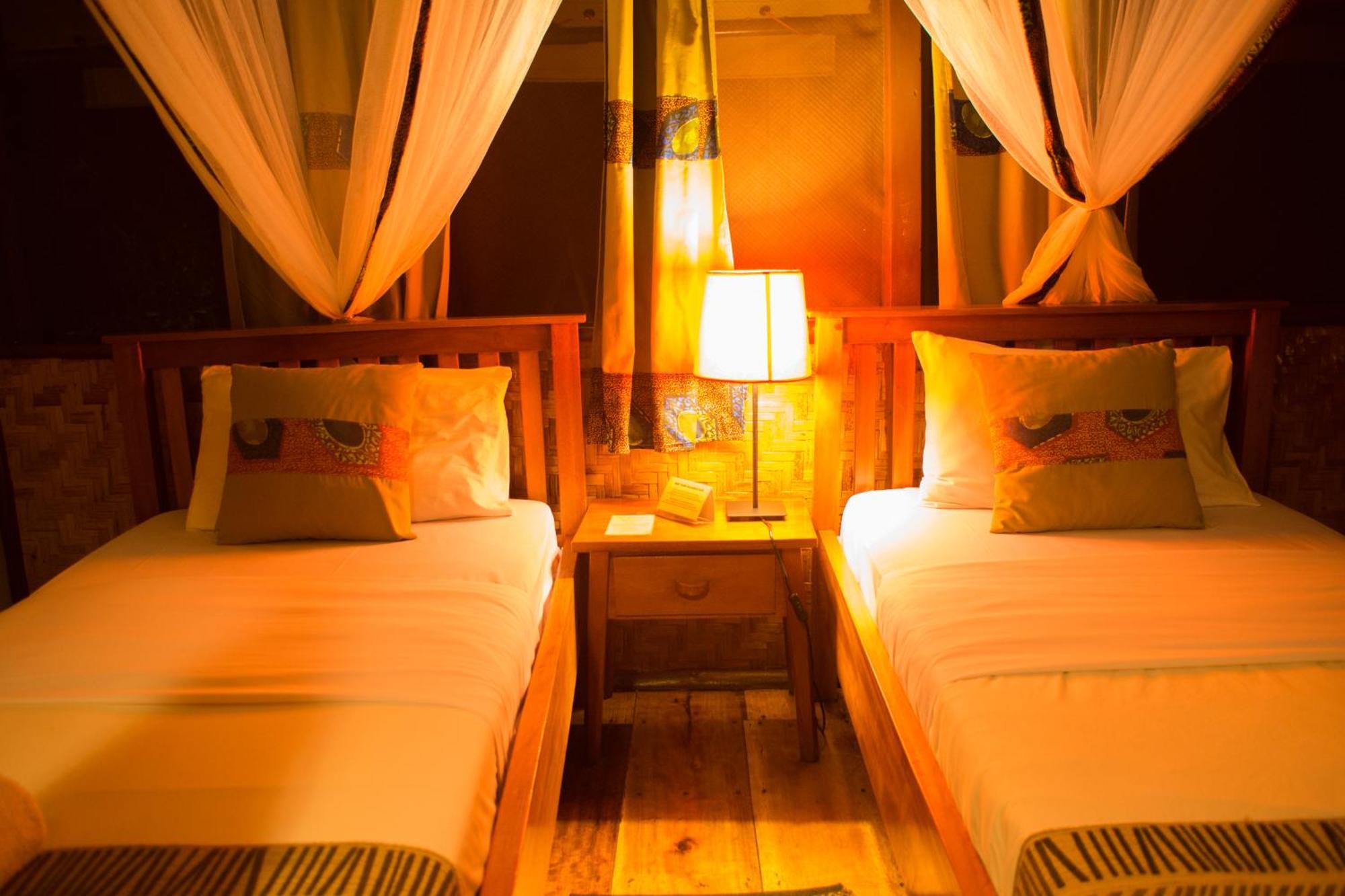 Queen Elizabeth Bush By Nature Ltd Lodge *